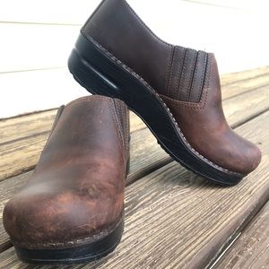 Dansko size 8 brown